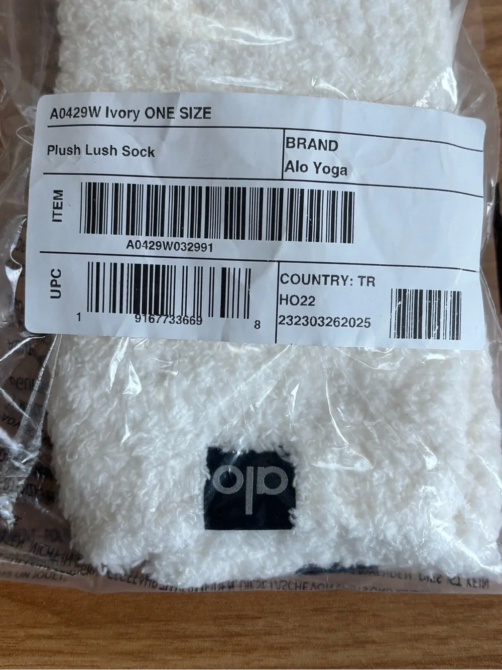NWT Alo Plush Lush Ivory Socks Alo yoga